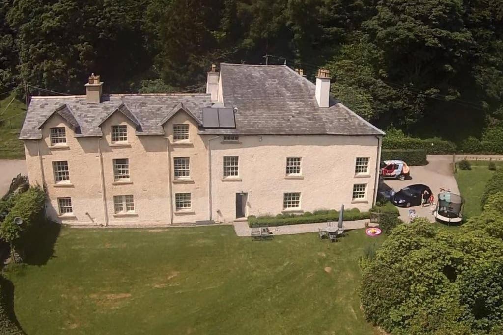 Plas Yn Yale With Mountain Views From All Windows Wrexham Exteriör bild