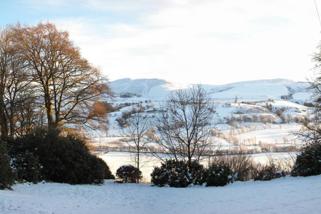 Plas Yn Yale With Mountain Views From All Windows Wrexham Exteriör bild