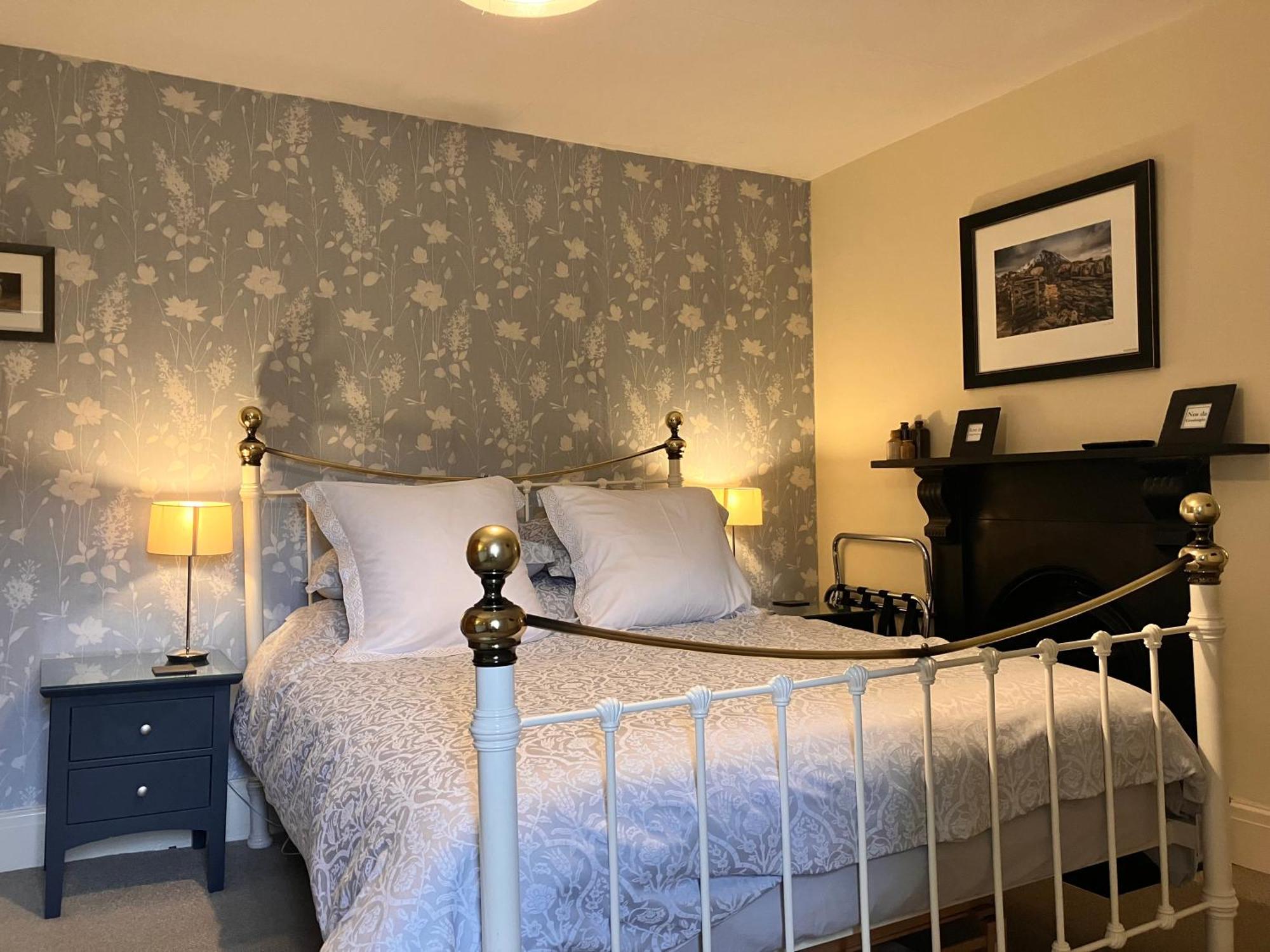 Plas Yn Yale With Mountain Views From All Windows Wrexham Exteriör bild