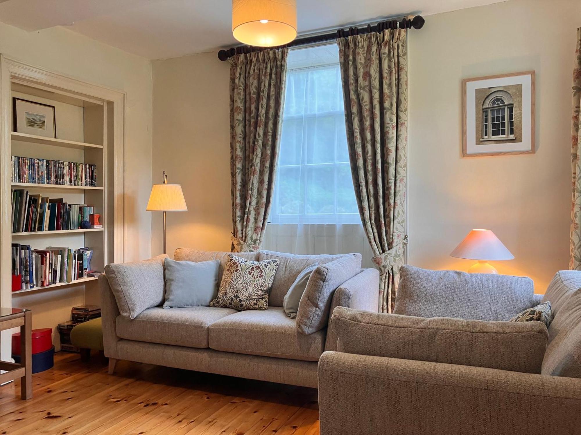 Plas Yn Yale With Mountain Views From All Windows Wrexham Exteriör bild
